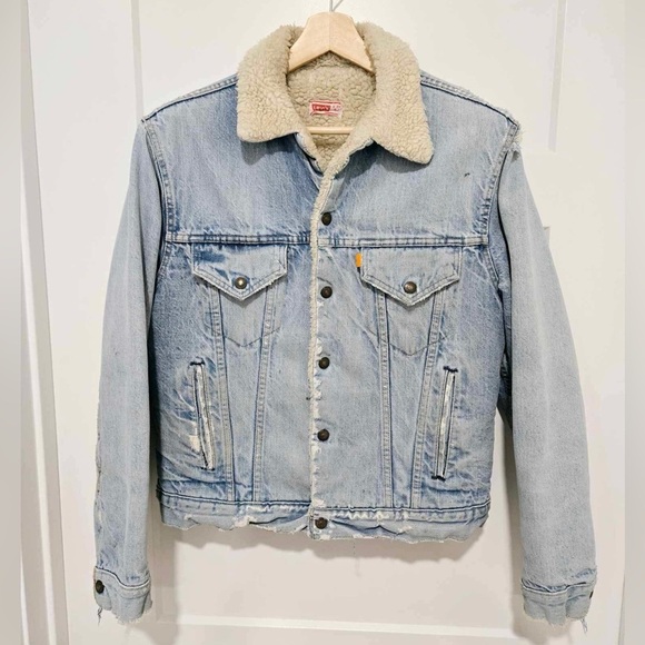Vintage Levi's Sherpa lined trucker jacket grunge distressed faded holes Sz 42 - Picture 1 of 9